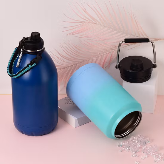 Bottiglia d'acqua Popolare OEM Bevanda personalizzata Gallone Grande squadra isolata Brocca sportiva in acciaio inossidabile
